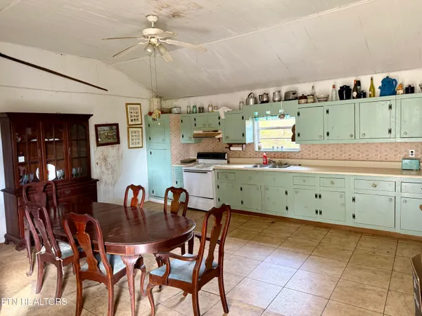 $207,900 | 186 Drinnon Lane, Sneedville, TN 37869