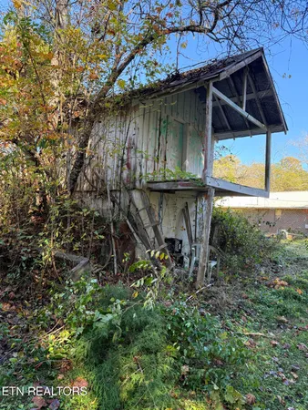 $207,900 | 186 Drinnon Lane, Sneedville, TN 37869