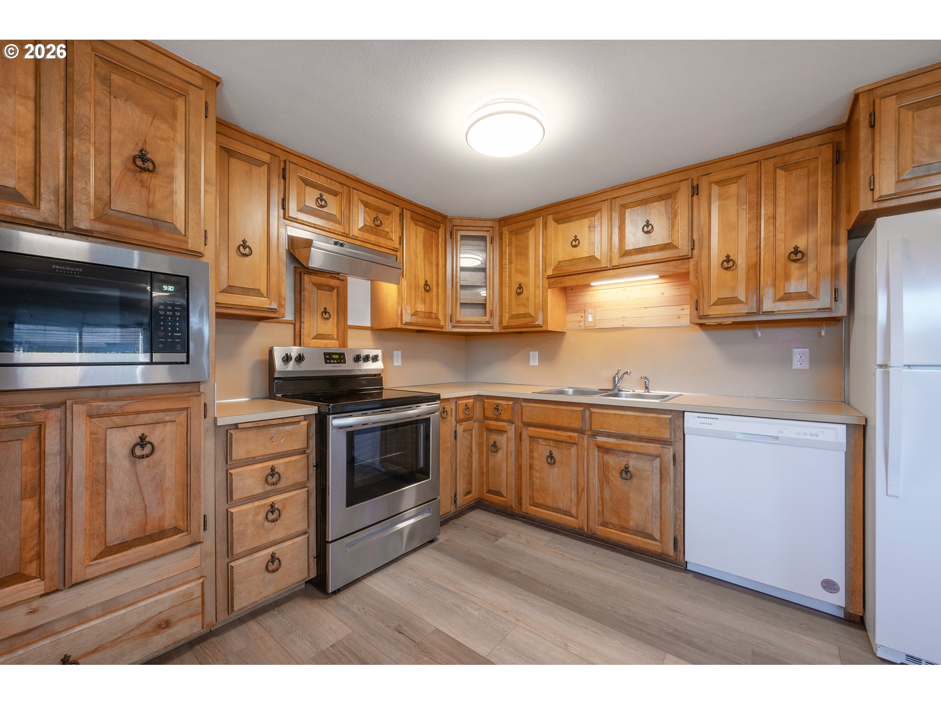 672 North 51st Street Springfield, OR 97478 - Photo 3 of 43 Kitchen