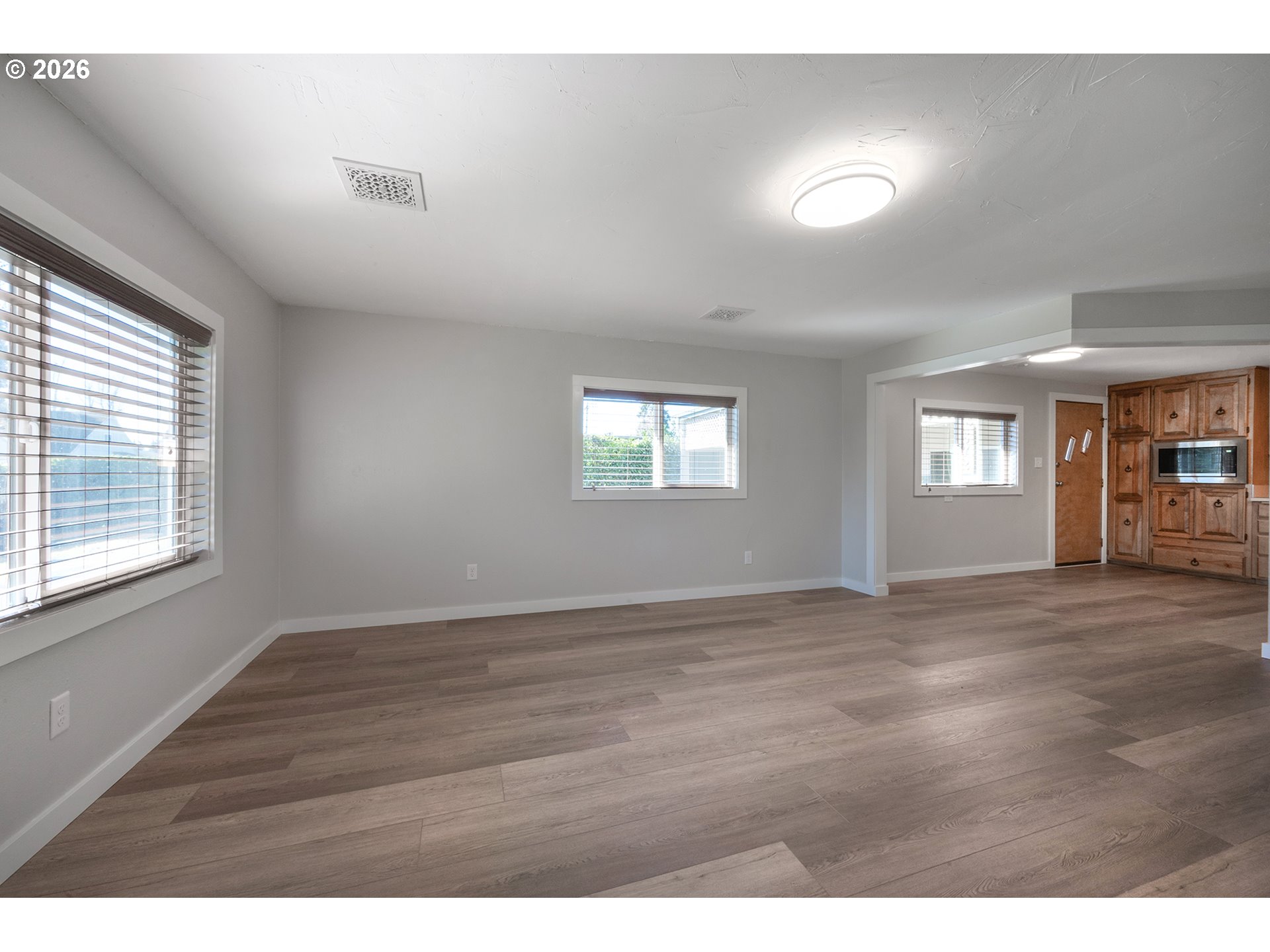 672 North 51st Street Springfield, OR 97478 - Photo 7 of 43 Living Room