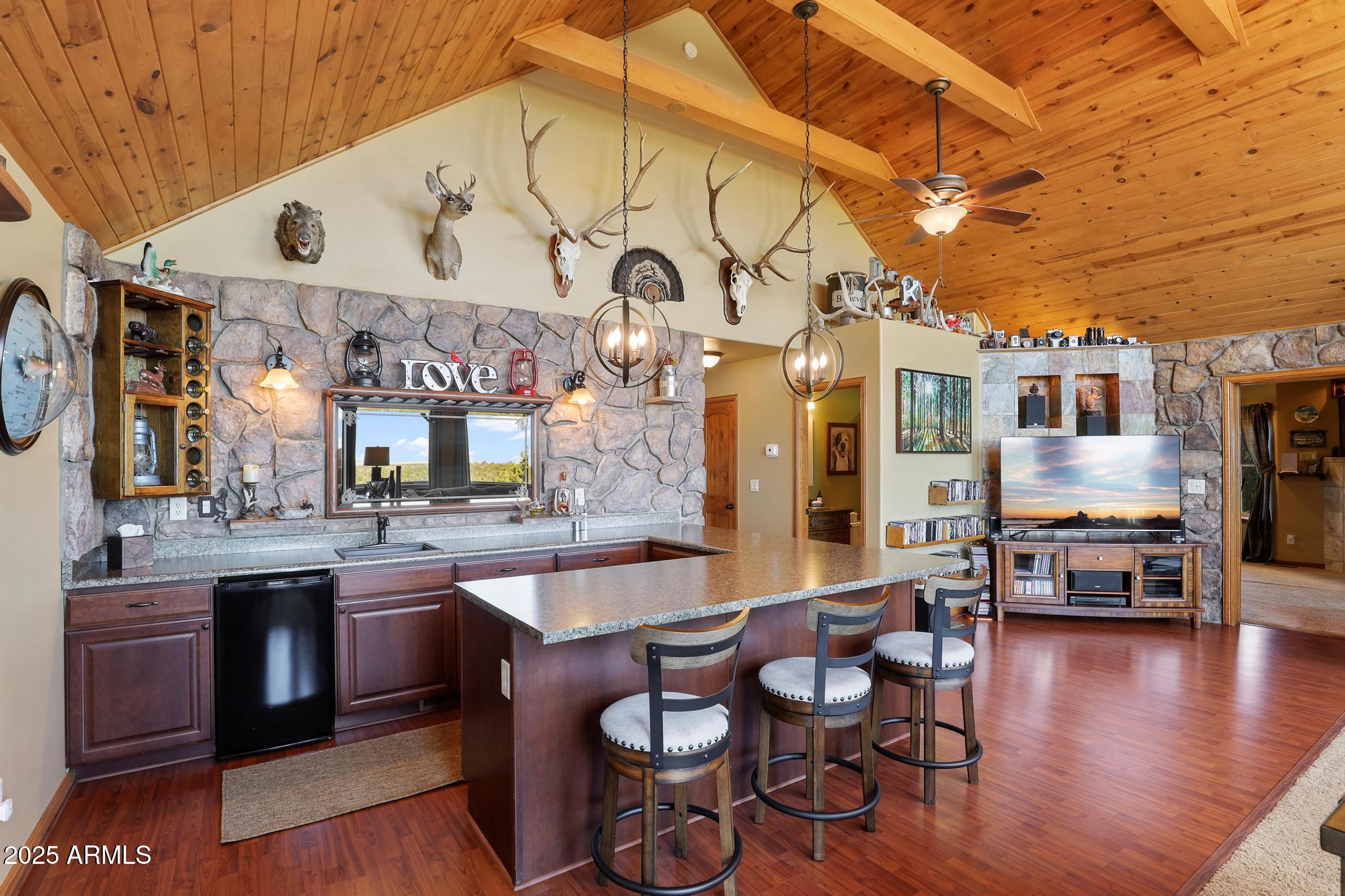 4018 Sunset Rdg Loop Happy Jack, AZ 86024 - Photo 11 of 46 a large kitchen with lots of counter space and dining table