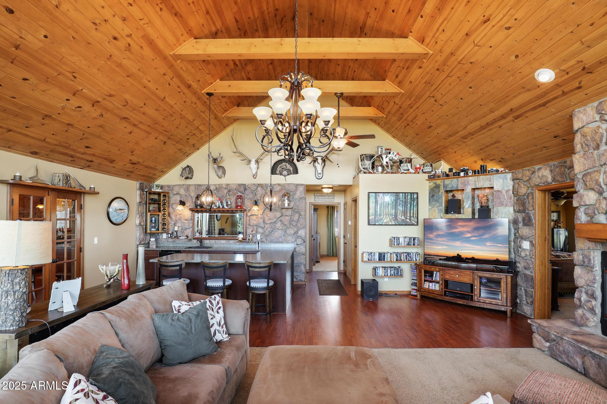 4018 Sunset Rdg Loop Happy Jack, AZ 86024 - Photo 14 of 46 a living room with furniture and wooden floor