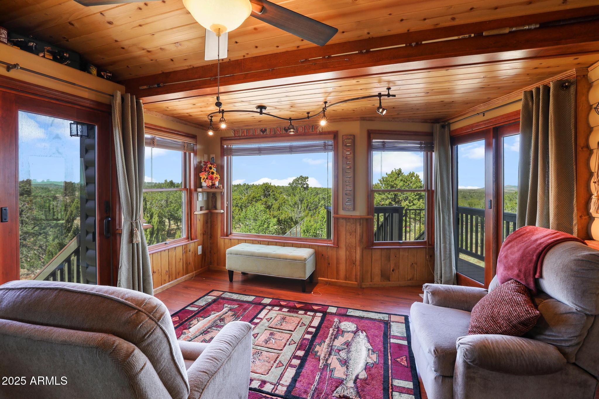4018 Sunset Rdg Loop Happy Jack, AZ 86024 - Photo 23 of 46 a living room with furniture and a window