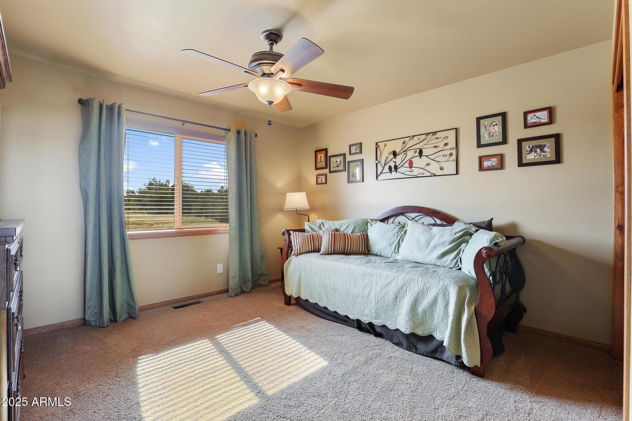 4018 Sunset Rdg Loop Happy Jack, AZ 86024 - Photo 25 of 46 a bedroom with a large bed and a window