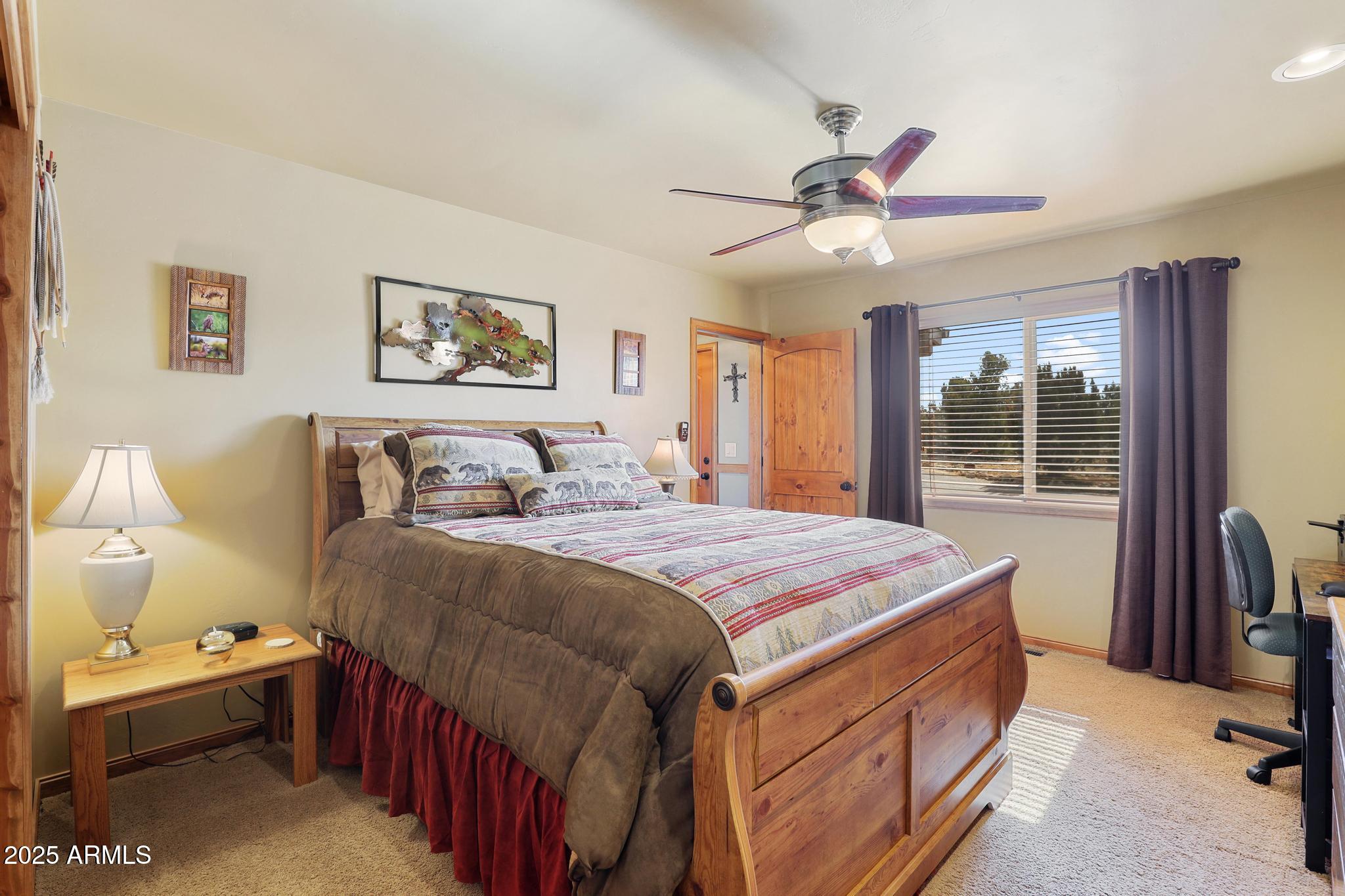 4018 Sunset Rdg Loop Happy Jack, AZ 86024 - Photo 7 of 46 a bedroom with a bed and a chandelier