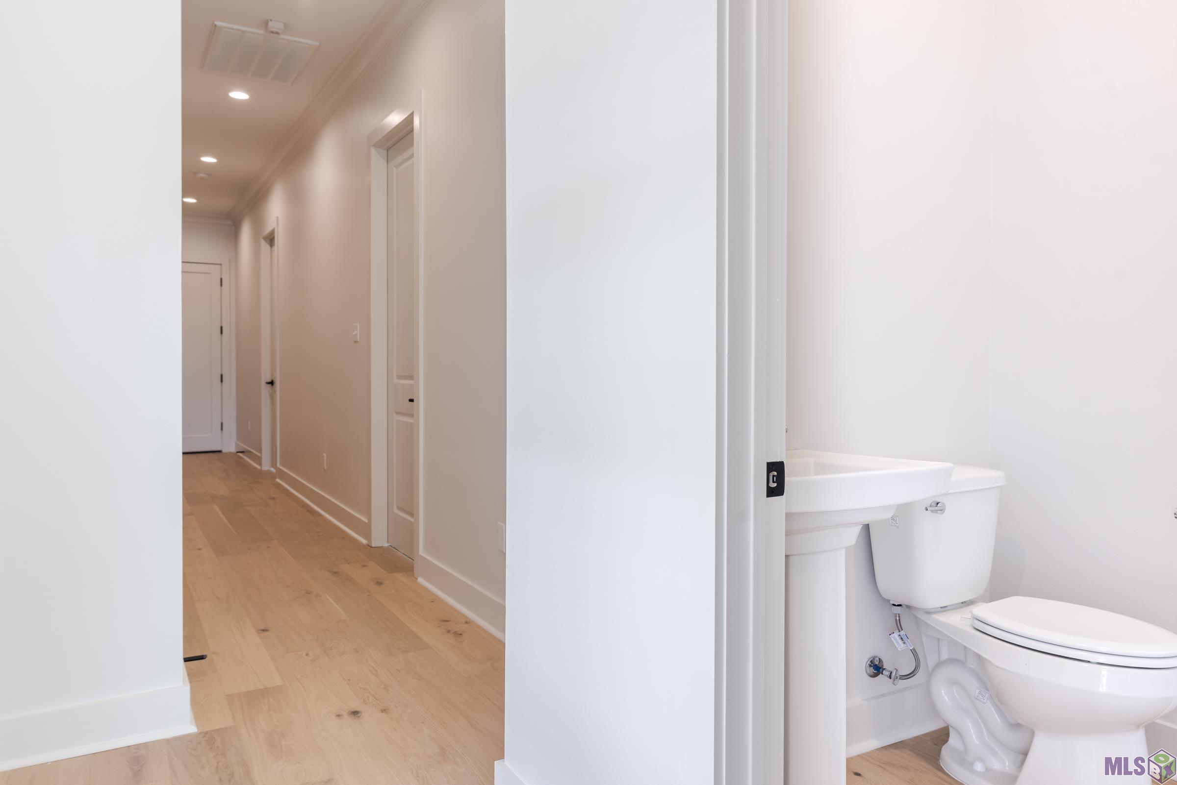 7517 McMahon Drive Baton Rouge, LA 70817 - Photo 11 of 13 Half bath