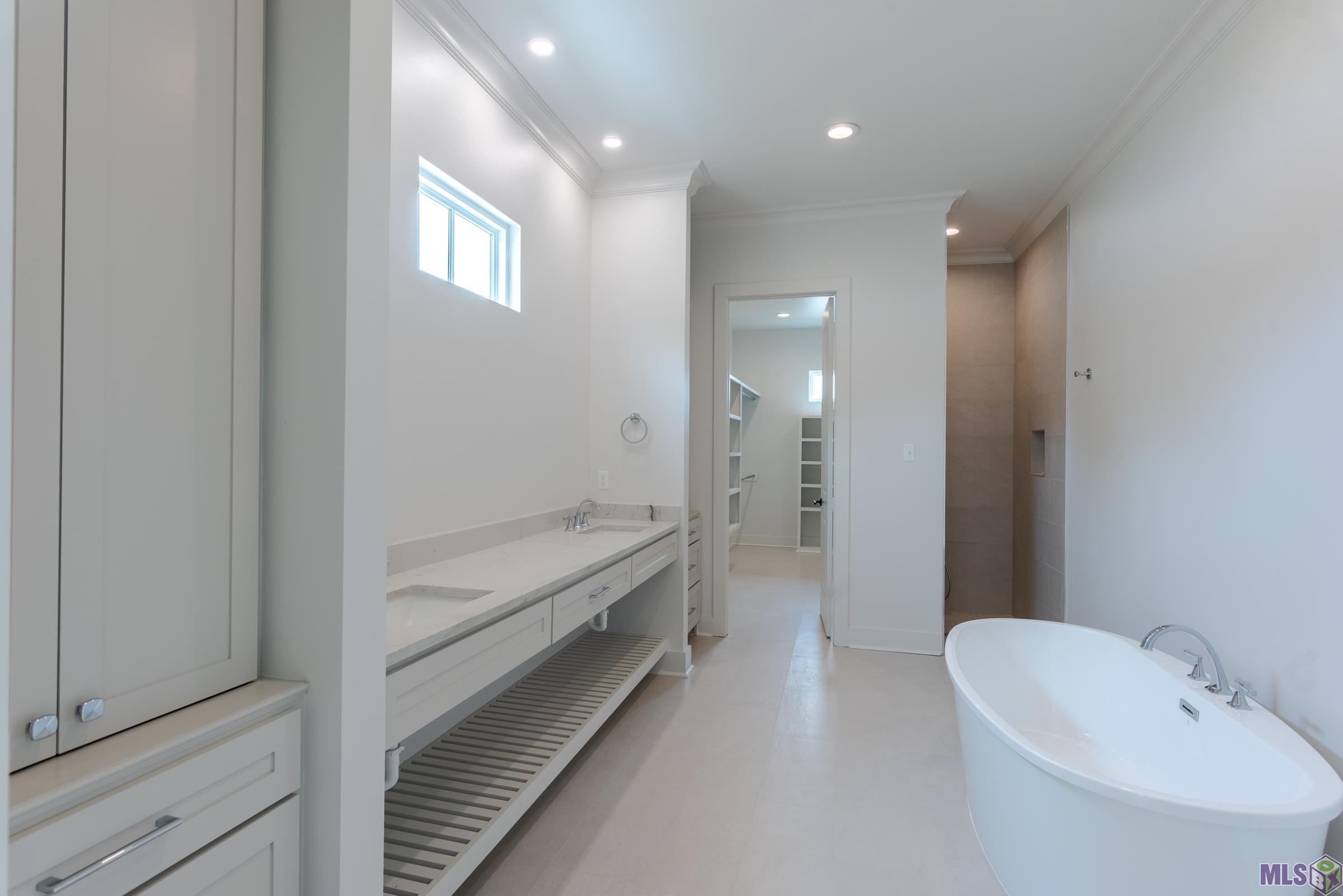 7517 McMahon Drive Baton Rouge, LA 70817 - Photo 6 of 13 primary bathroon
