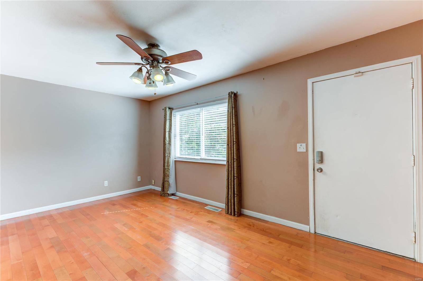 855 Portsdown Road Ballwin, MO 63011 - Photo 3 of 20 Gallery Image 3