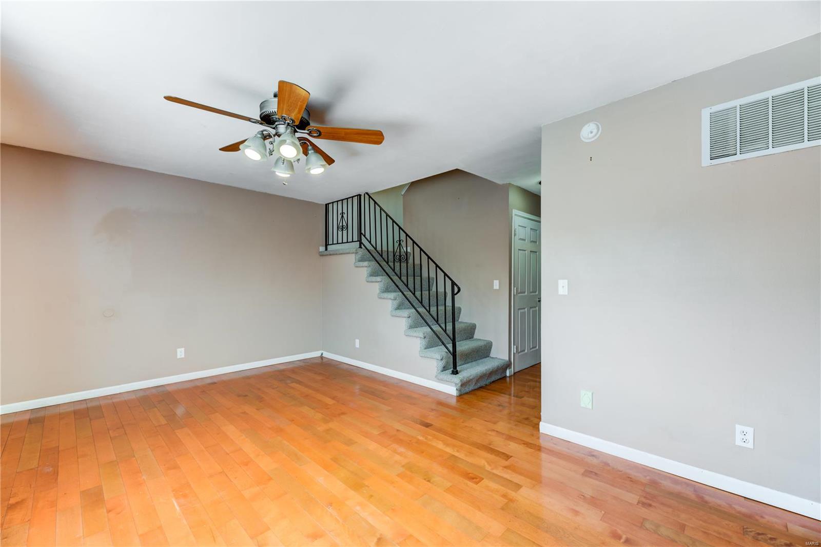 855 Portsdown Road Ballwin, MO 63011 - Photo 4 of 20 Gallery Image 4