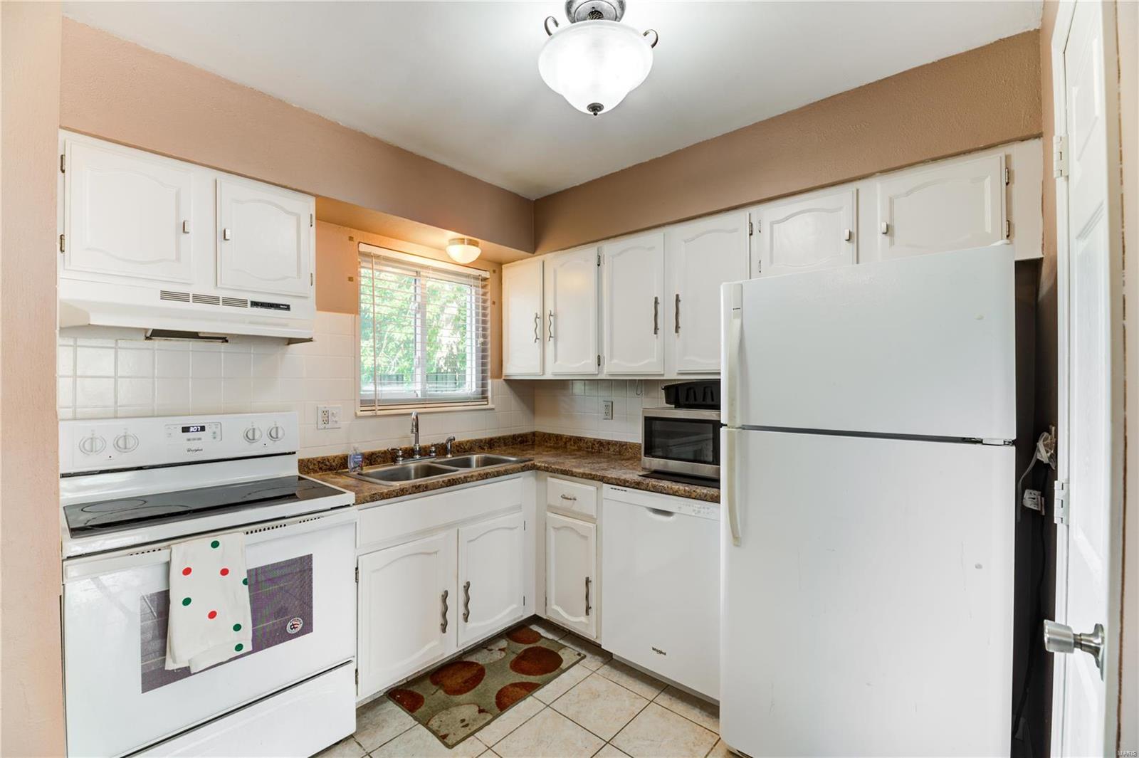 855 Portsdown Road Ballwin, MO 63011 - Photo 6 of 20 Gallery Image 6