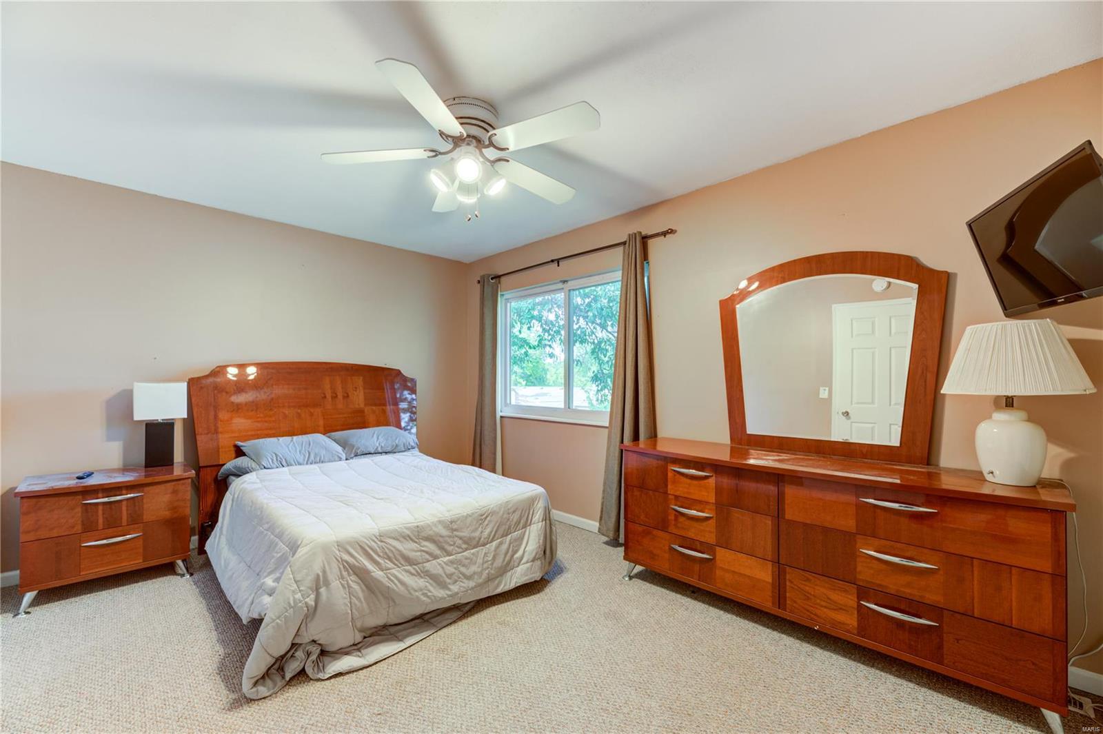 855 Portsdown Road Ballwin, MO 63011 - Photo 9 of 20 Gallery Image 9