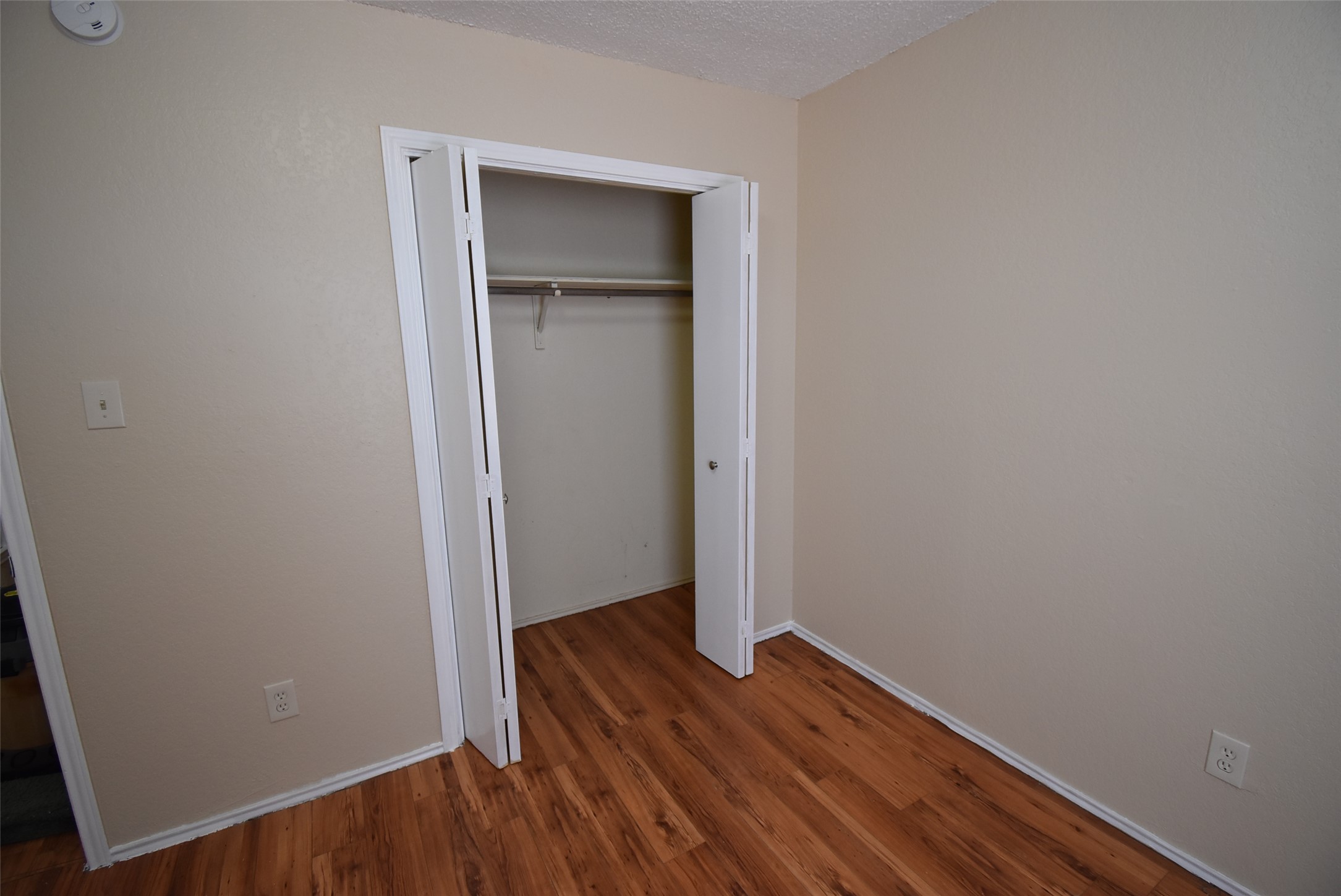 1806 Rawhide Loop Round Rock, TX 78681 - Photo 17 of 23 Spare bedroom featuring closet, textured ceiling, and laminate floors