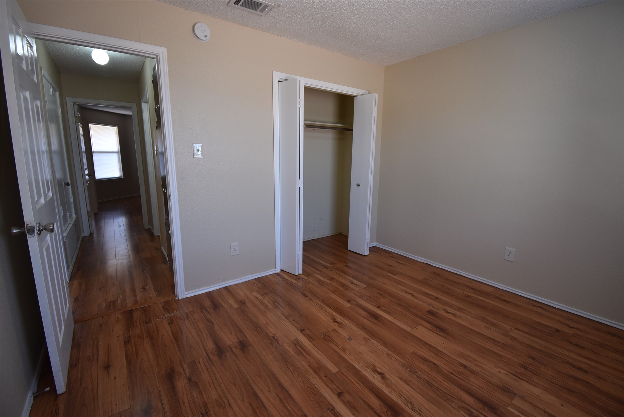 1806 Rawhide Loop Round Rock, TX 78681 - Photo 19 of 23 Spare bedroom featuring closet, textured ceiling, and laminate floors