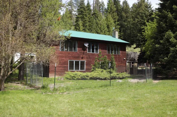 $875,000 | 1021 Claypit Road, Troy, ID 83871