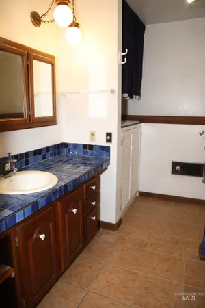 $875,000 | 1021 Claypit Road, Troy, ID 83871