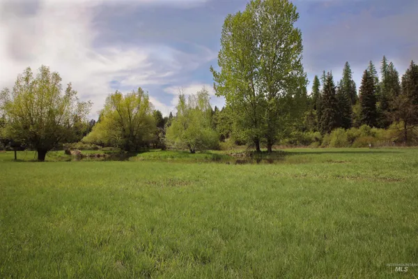 $875,000 | 1021 Claypit Road, Troy, ID 83871