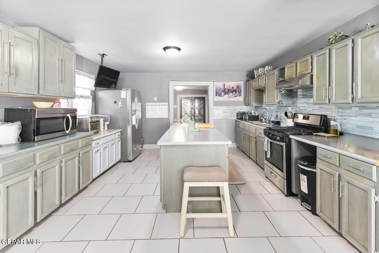 724 Gasport Street Horizon City, TX 79928 - Photo 24 of 31 724 Gas Port e-4