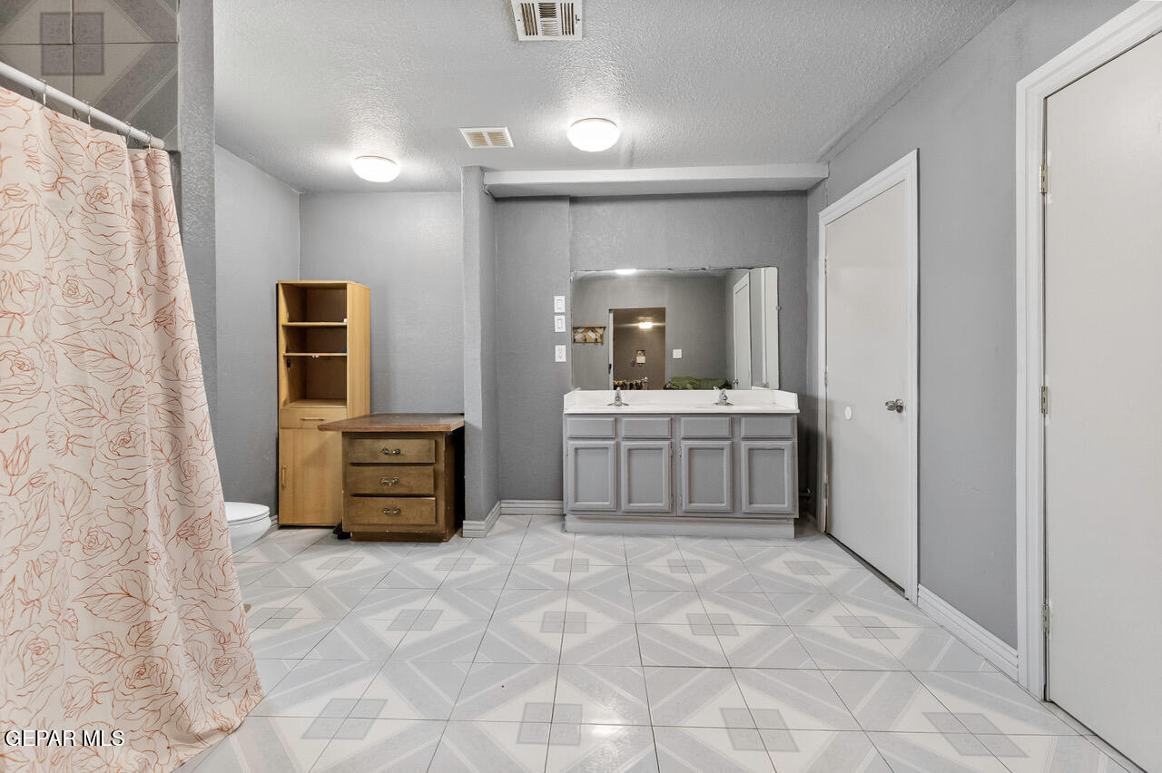 724 Gasport Street Horizon City, TX 79928 - Photo 7 of 31 724 Gas Port e-21