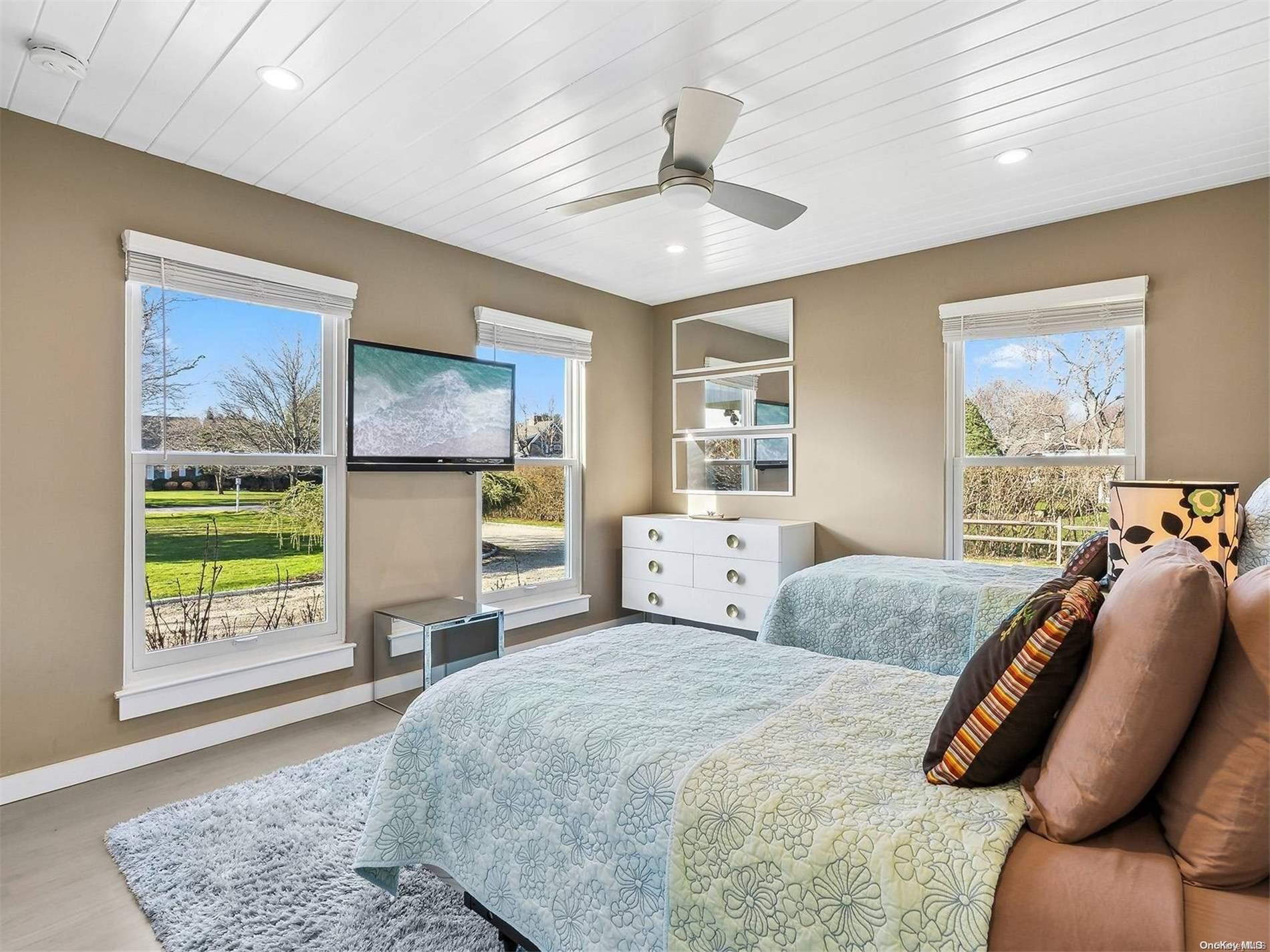 43 Robin Drive Bridgehampton, NY 11932 - Photo 10 of 24