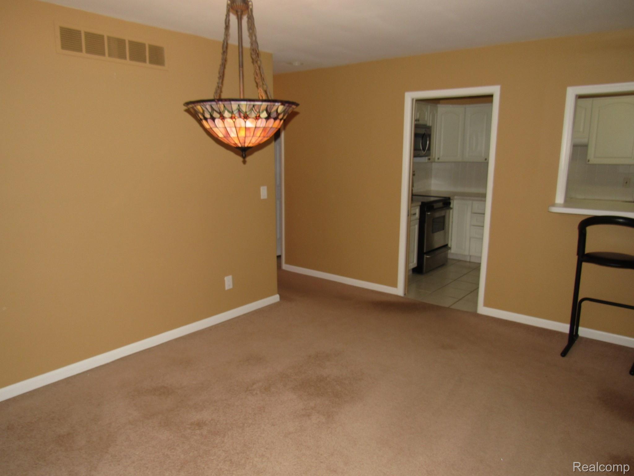 2005 Klingensmith Road, Unit 64 Bloomfield Hills, MI 48302 - Photo 11 of 43 2005 KLINGENSMITH BLOOMFIELD HILLS (52).JPG