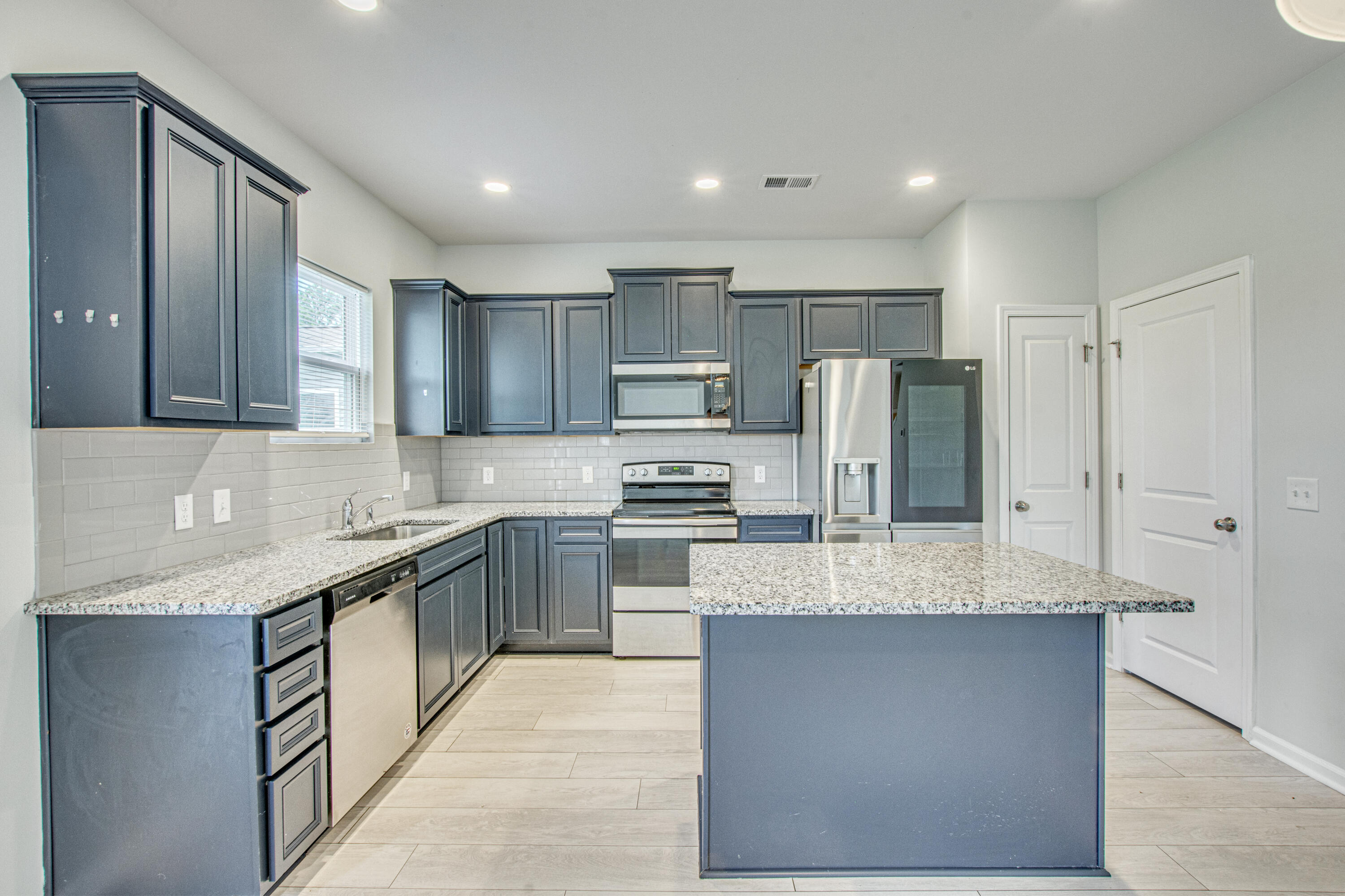 191 Hayworth Road Summerville, SC 29486 - Photo 14 of 41 12 (5)