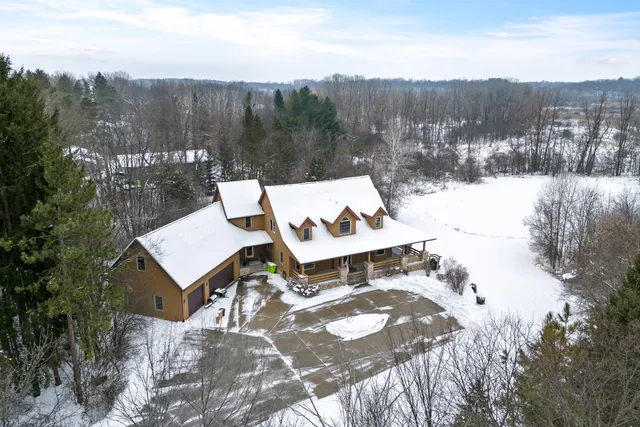 $975,000 | 369 Schraufnagel Drive, Erin, WI 53029