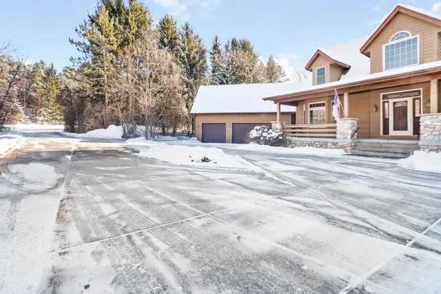 $975,000 | 369 Schraufnagel Drive, Erin, WI 53029