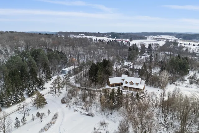 $975,000 | 369 Schraufnagel Drive, Erin, WI 53029