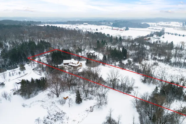 $975,000 | 369 Schraufnagel Drive, Erin, WI 53029