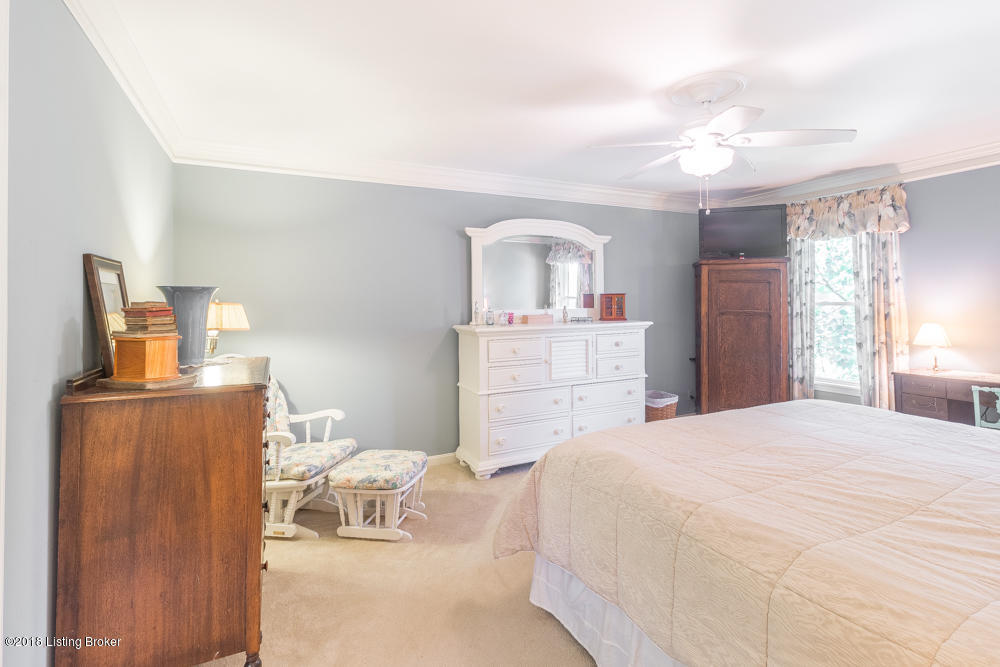 2307 Fallsview Road Louisville, KY 40207 - Photo 26 of 45 2307 Fallsview Rd-41