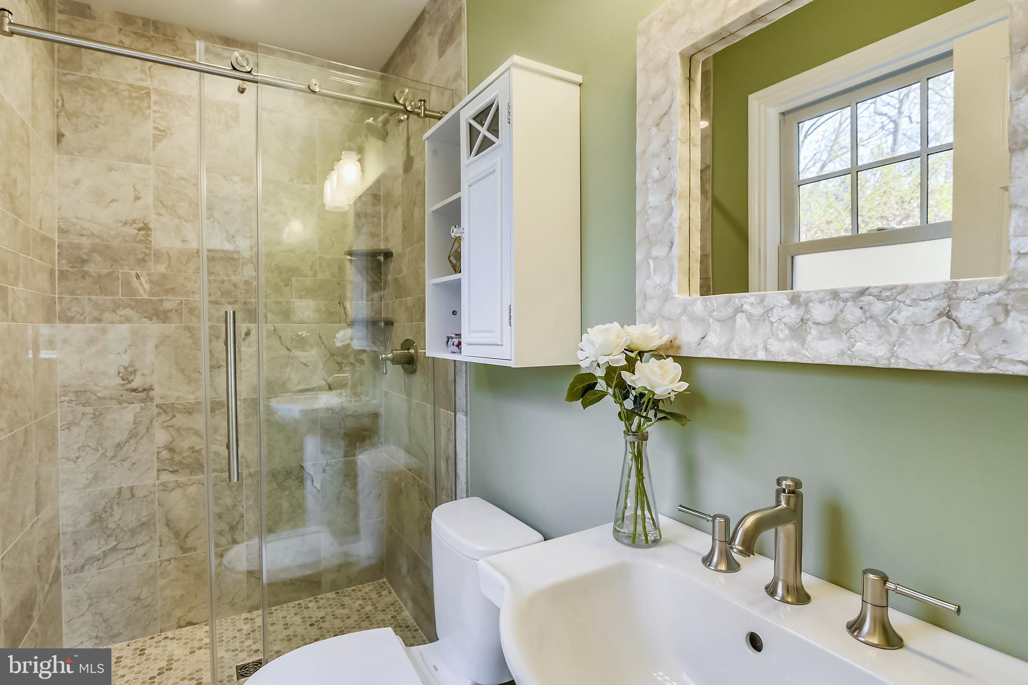5617 Overlea Road Bethesda, MD 20816 - Photo 13 of 34 Main level Bath