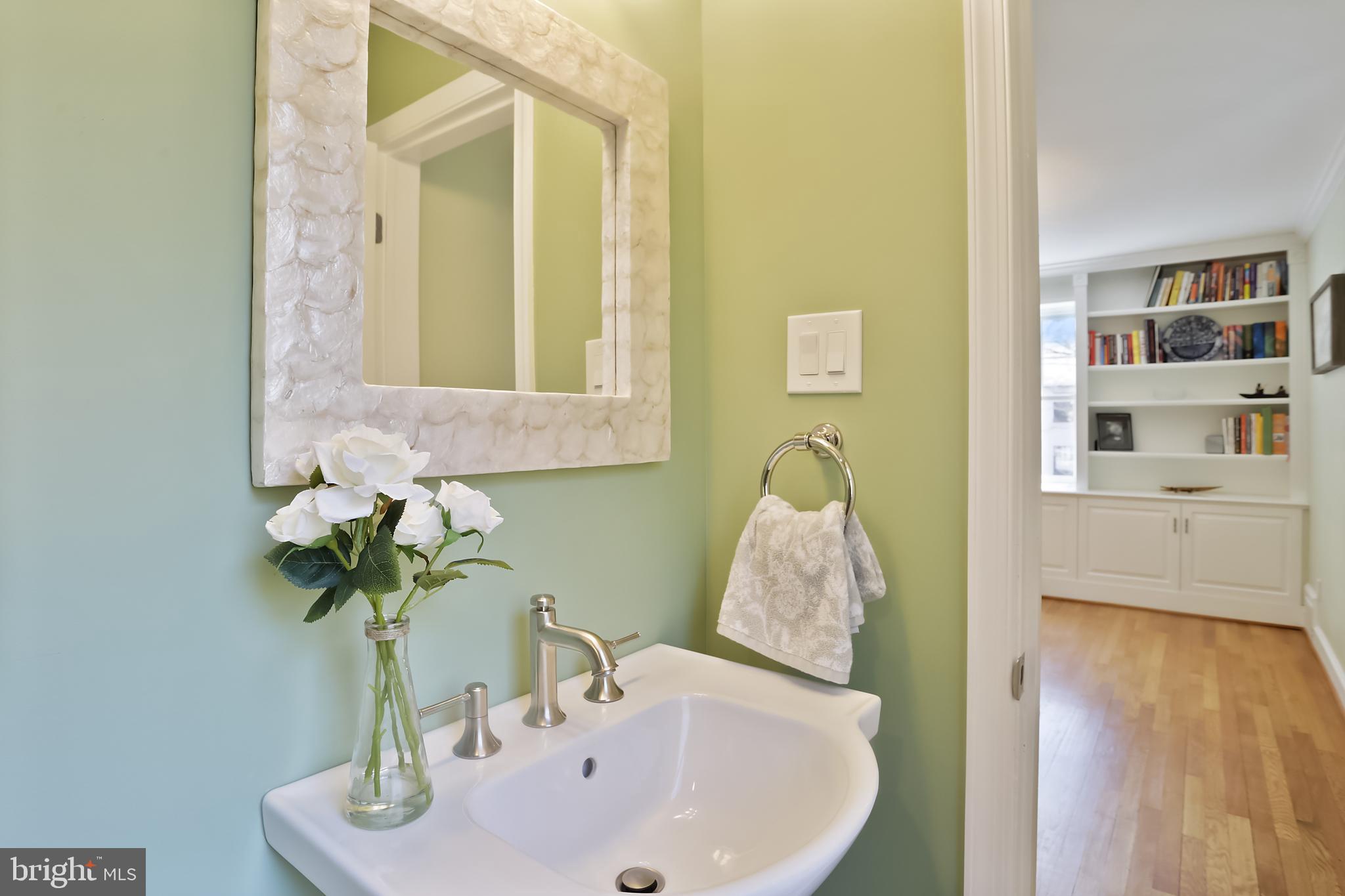 5617 Overlea Road Bethesda, MD 20816 - Photo 14 of 34 Main level Bath