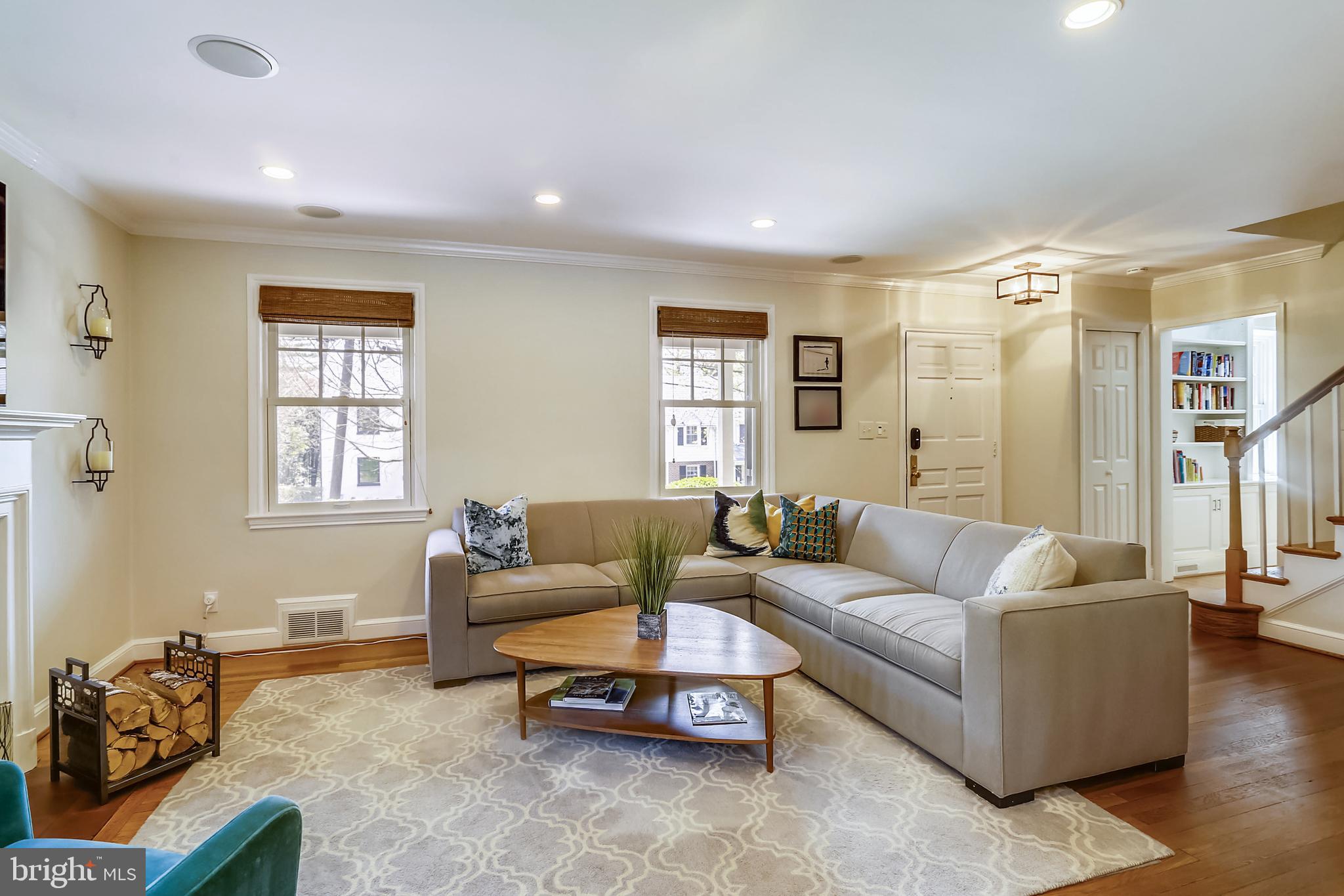 5617 Overlea Road Bethesda, MD 20816 - Photo 4 of 34 Living Room