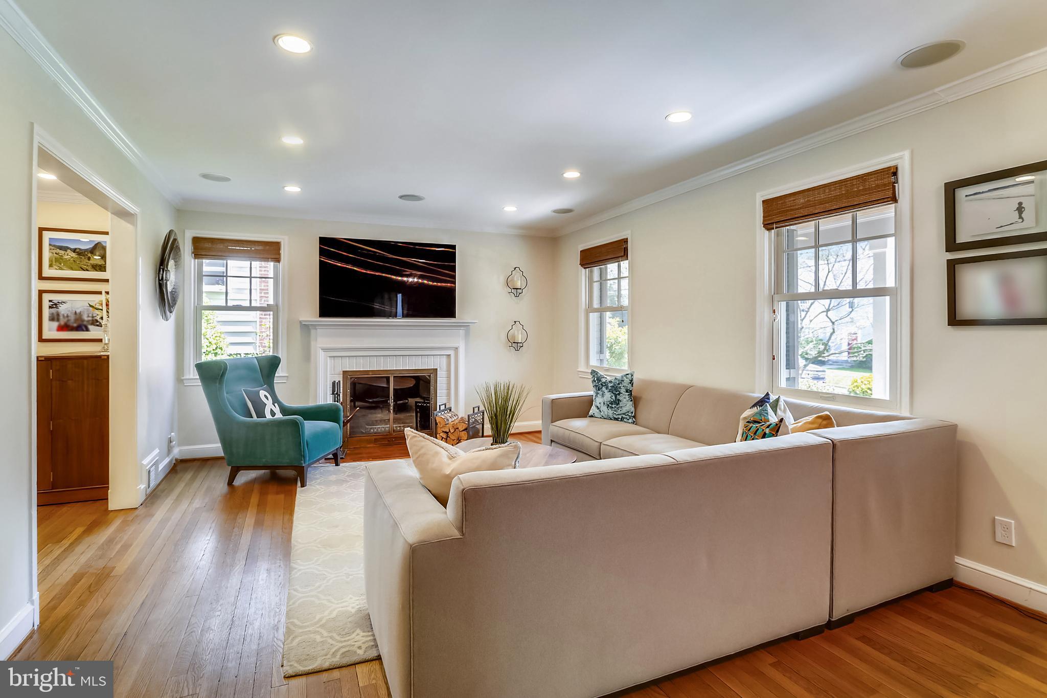 5617 Overlea Road Bethesda, MD 20816 - Photo 5 of 34 Living Room