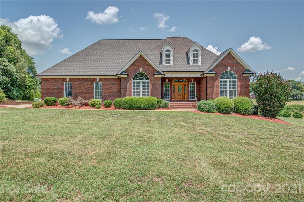 936 Ferguson Ridge Road Gastonia, NC 28052 - Photo 1 of 30 a front view of a house with garden