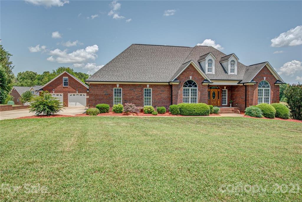 936 Ferguson Ridge Road Gastonia, NC 28052 - Photo 2 of 30 a front view of a house with a yard and garage