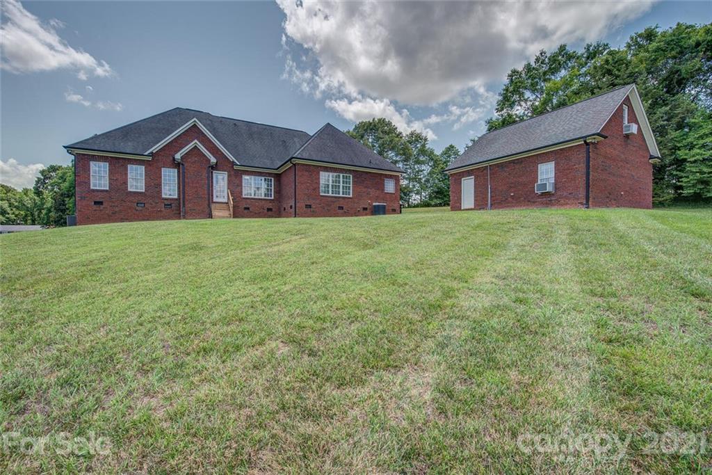 936 Ferguson Ridge Road Gastonia, NC 28052 - Photo 29 of 30 a view of a house with a yard and plants