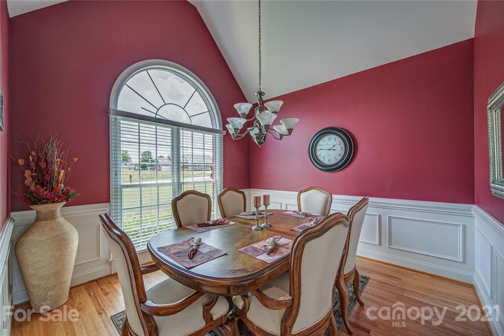 936 Ferguson Ridge Road Gastonia, NC 28052 - Photo 8 of 30 a dining room with furniture and window