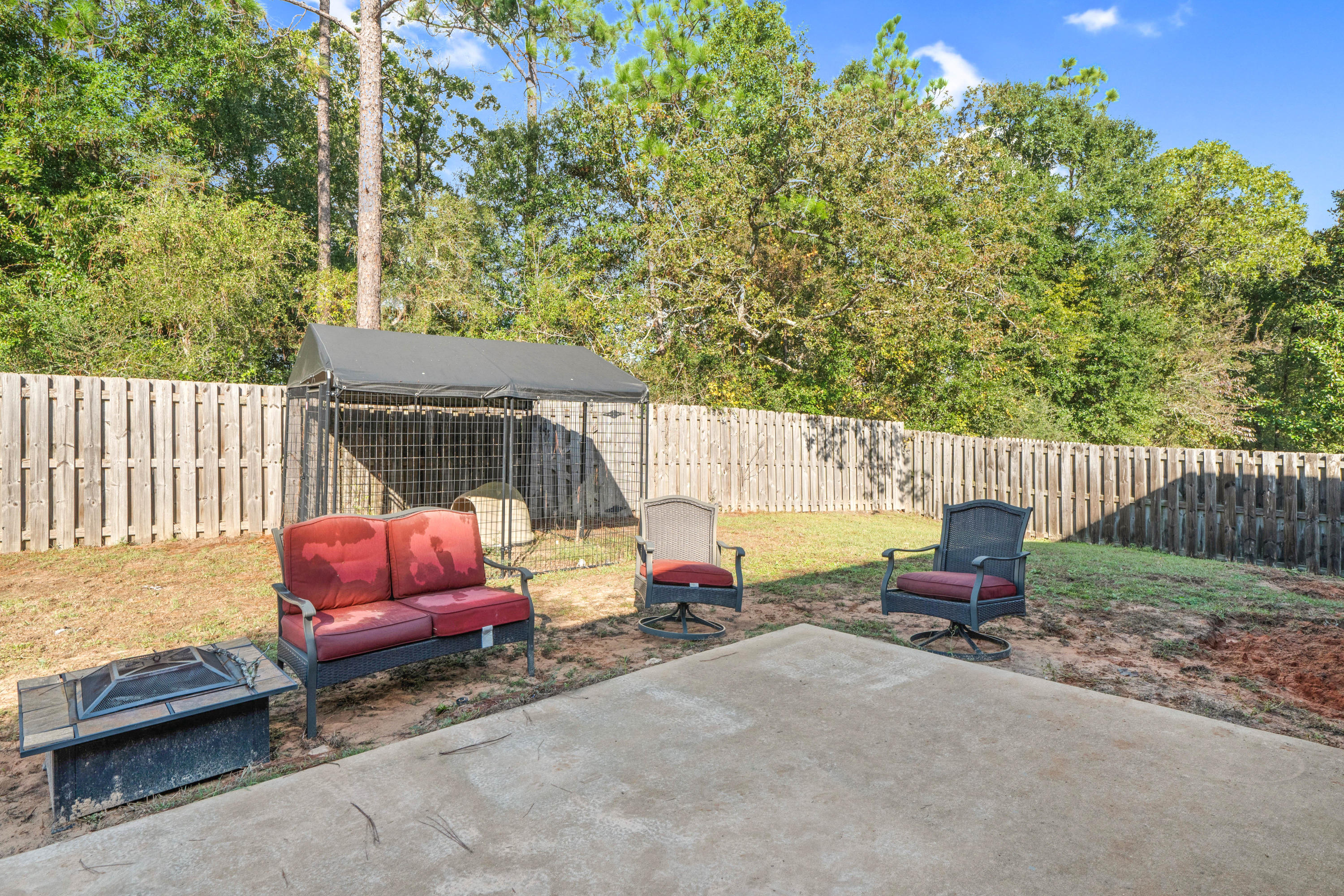 627 Red Fern Road Crestview, FL 32536 - Photo 28 of 29 a backyard of a house with table and chairs