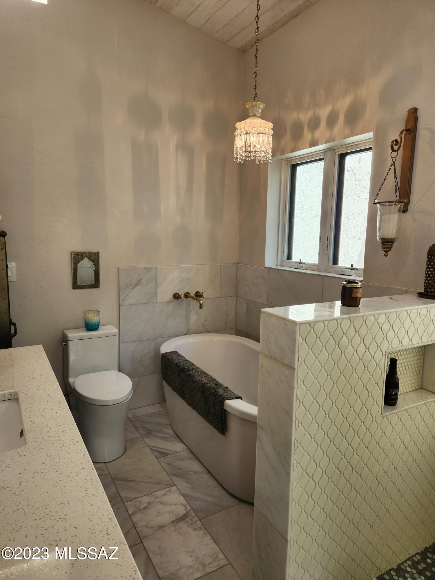 11021 East Turkey Run Road Mount Lemmon, AZ 85619 - Photo 34 of 50 a spacious bathroom with a toilet a sink and a bathtub