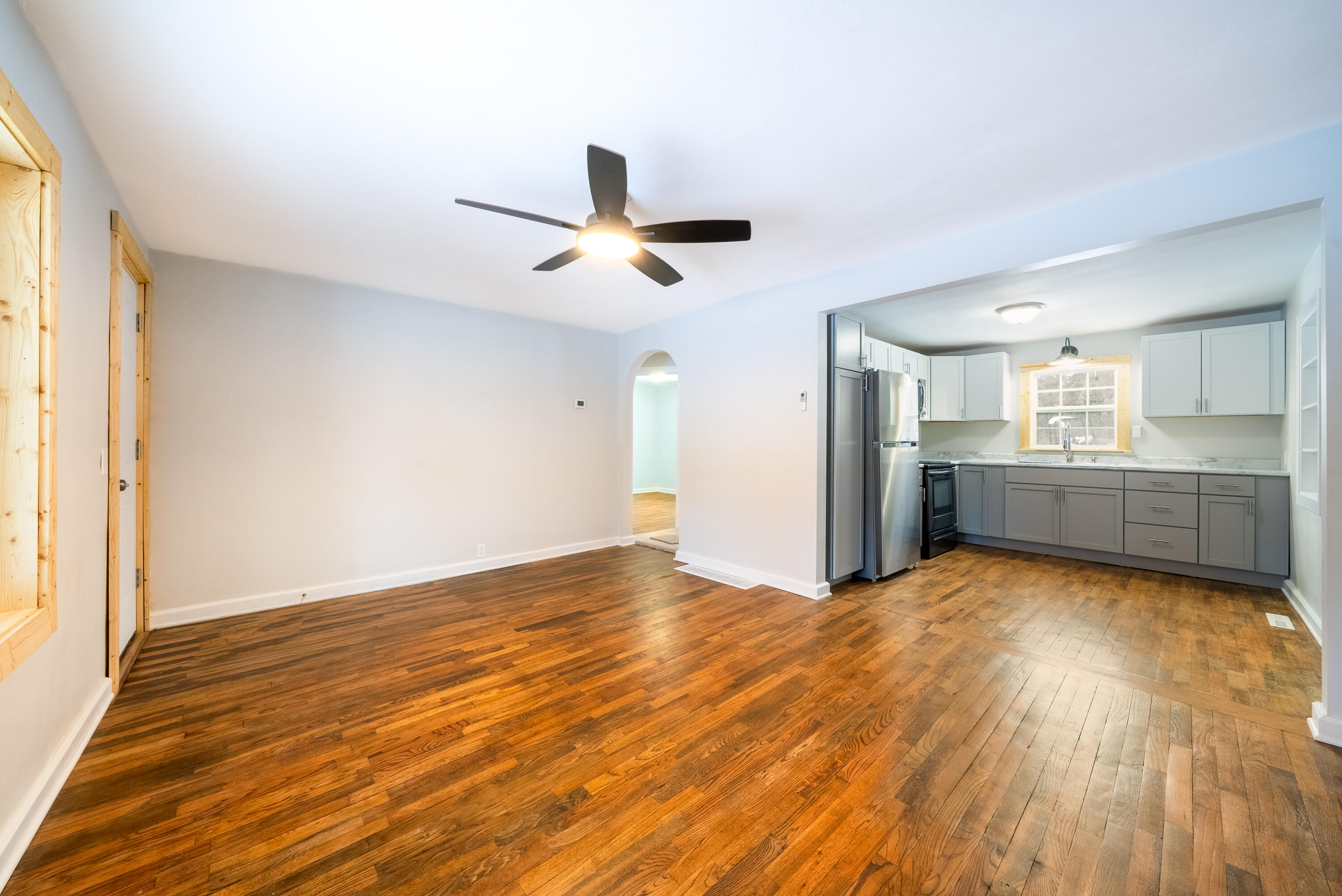 3701 Holton Road Muskegon, MI 49445 - Photo 7 of 22 11. Living Room 1-2