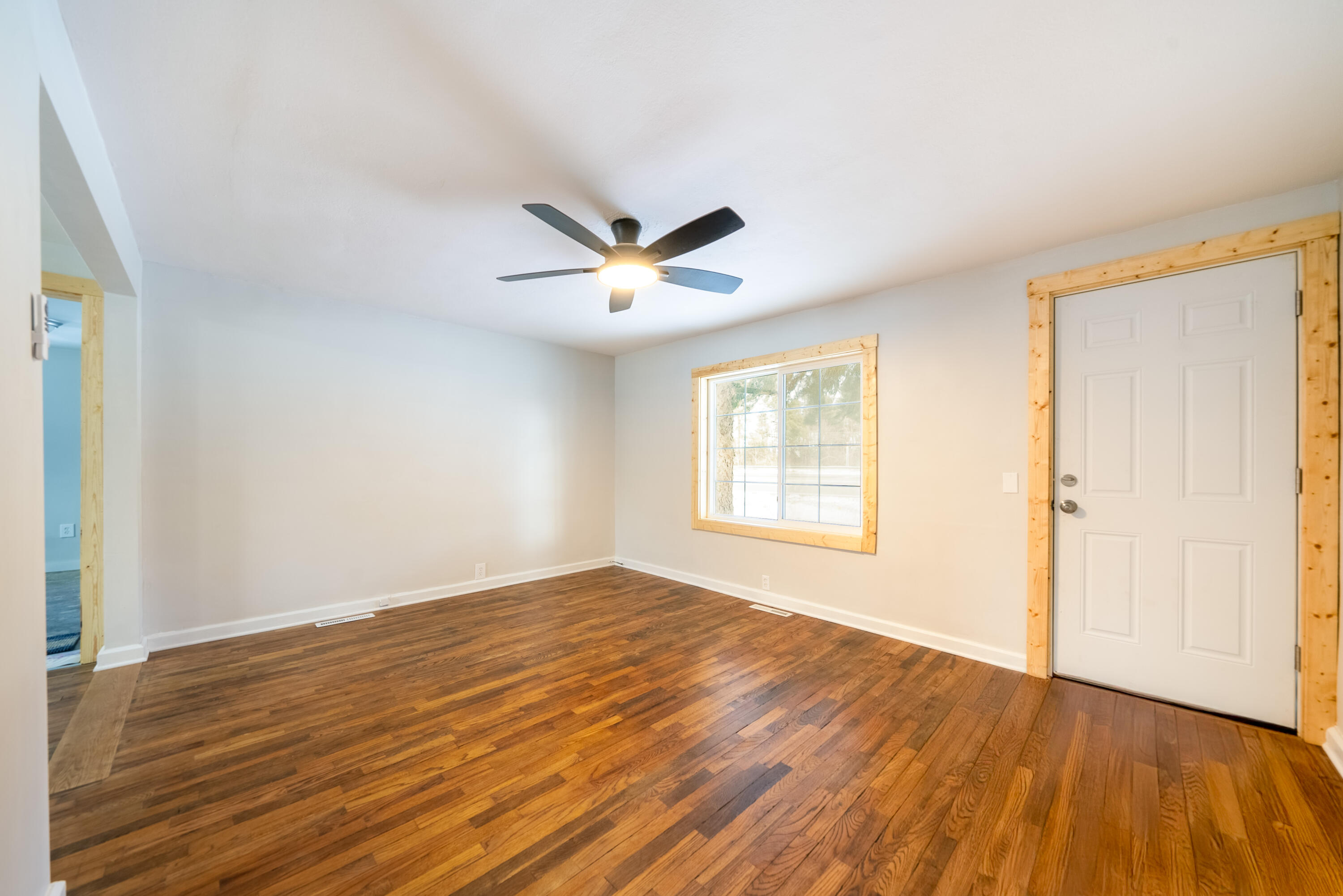 3701 Holton Road Muskegon, MI 49445 - Photo 8 of 22 10. Living Room 1-1