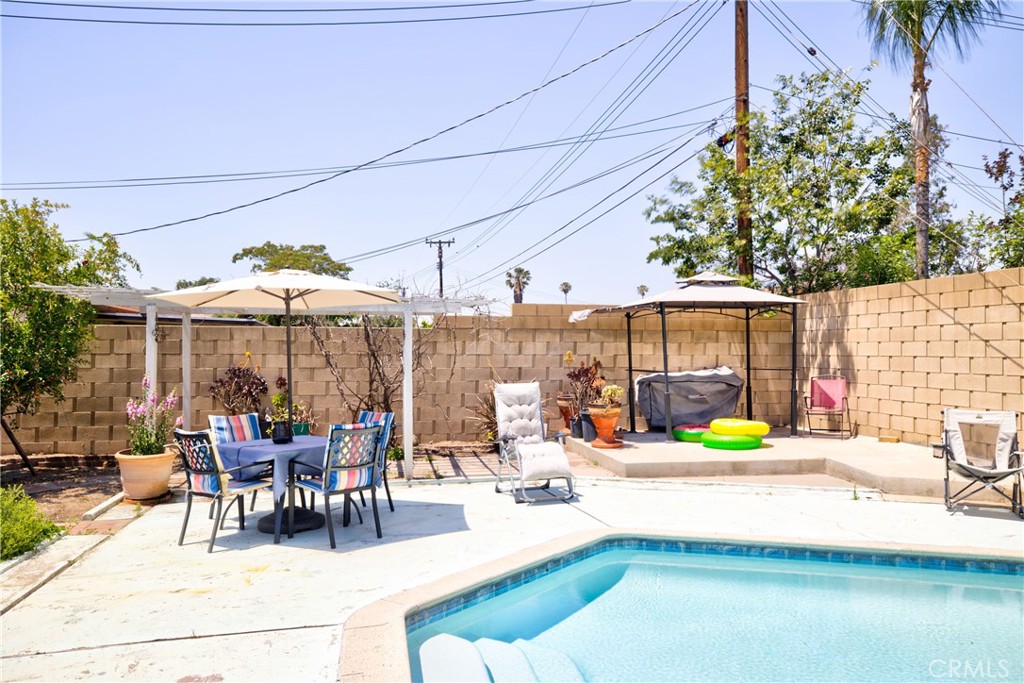 1140 North Belden Avenue Rialto, CA 92376 - Photo 27 of 37 an outdoor space with seating