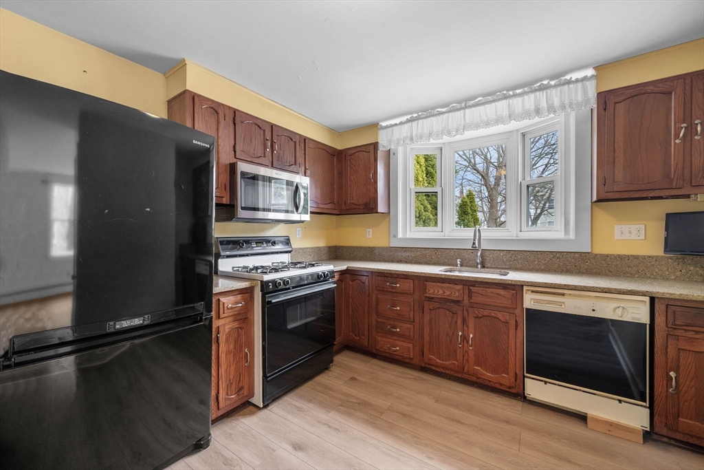 54 Rowland Street Marblehead, MA 01945 - Photo 13 of 33