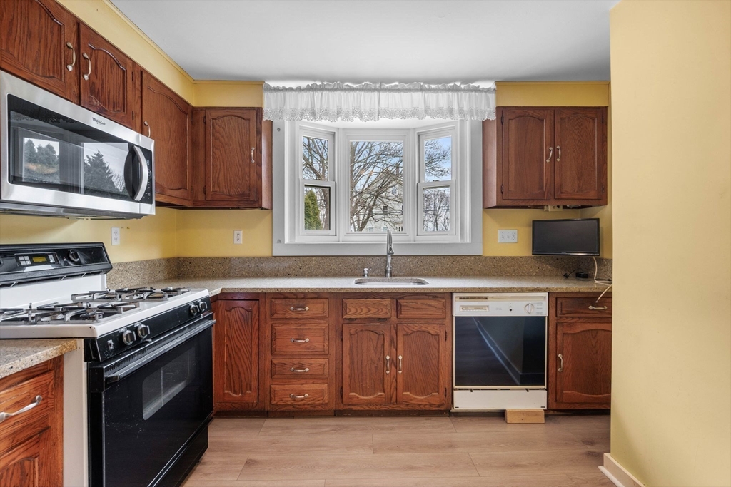 54 Rowland Street Marblehead, MA 01945 - Photo 14 of 33