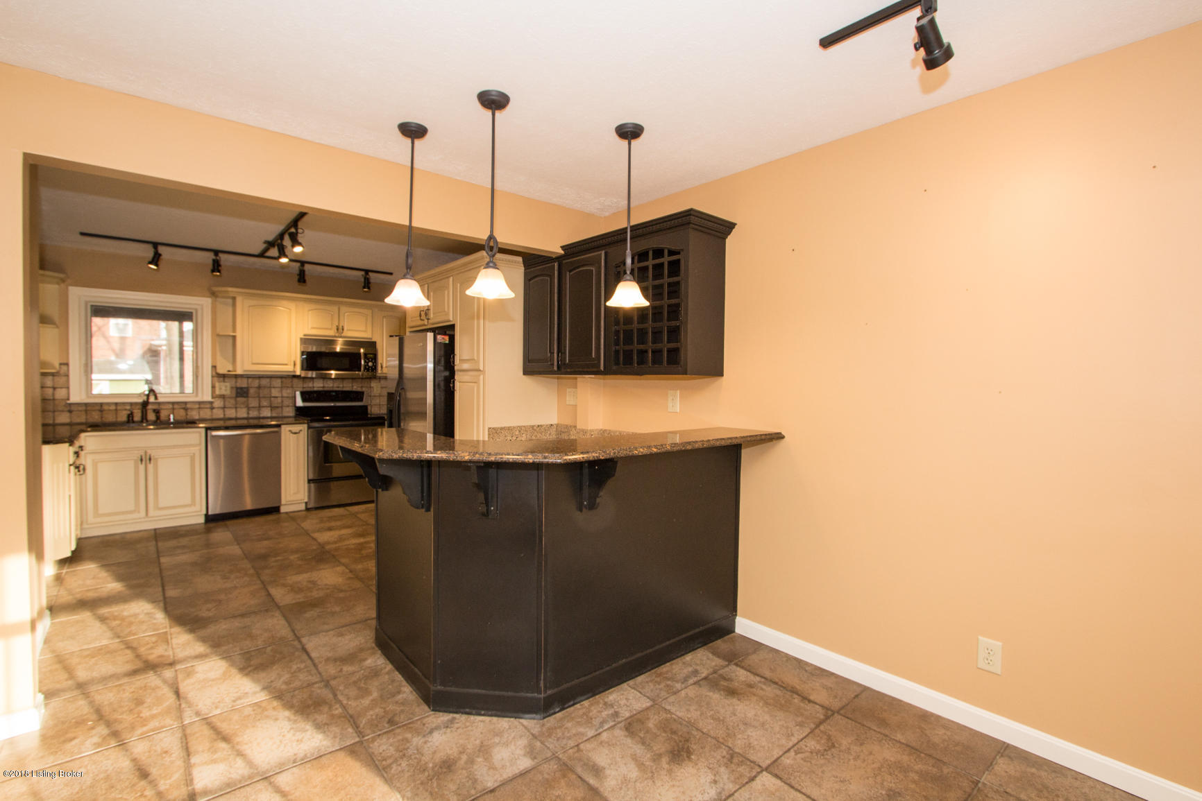 119 Blue Fields Road Louisville, KY 40223 - Photo 12 of 60 Breakfast bar