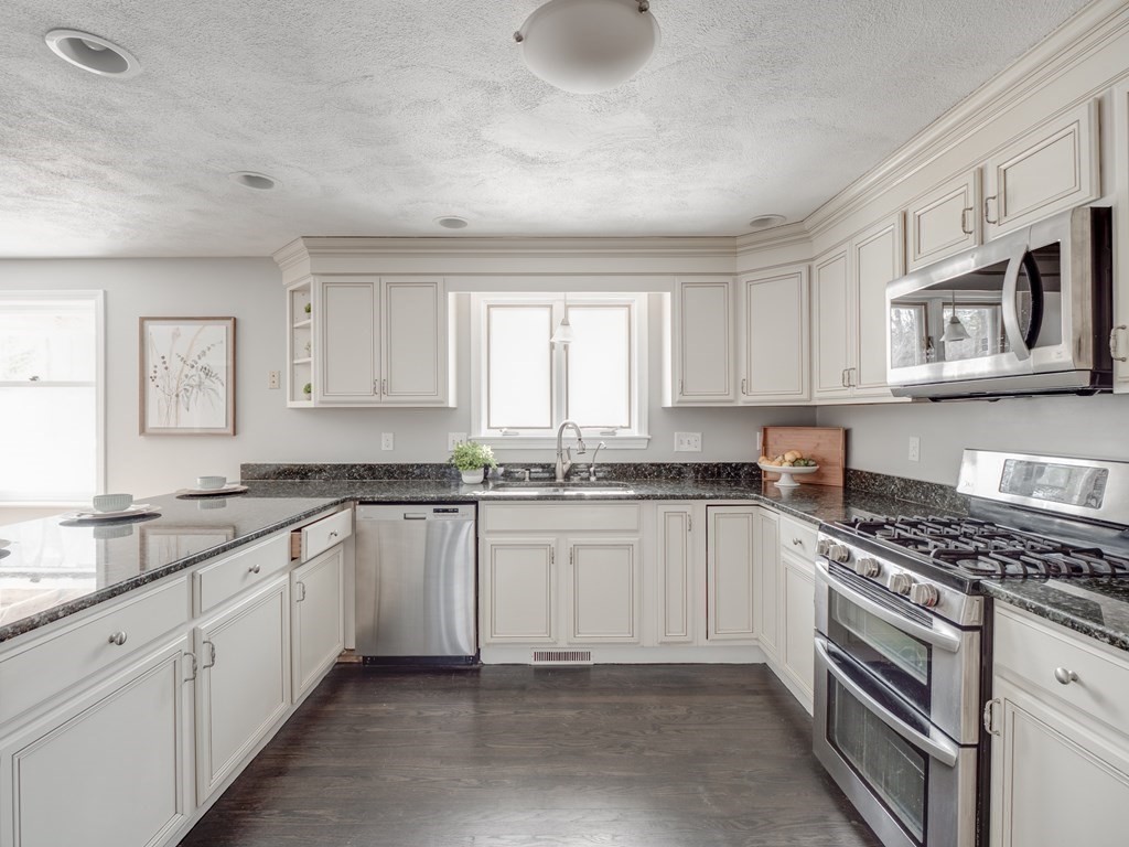 287 Groton Road Westford, MA 01886 - Photo 8 of 42 Gallery Image 8