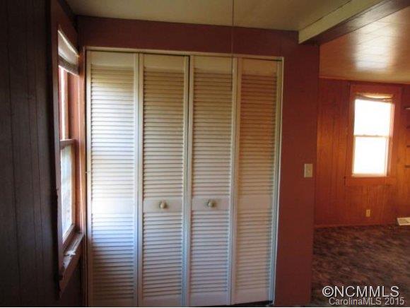 1101 Phillipsville Loop Canton, NC 28716 - Photo 6 of 9