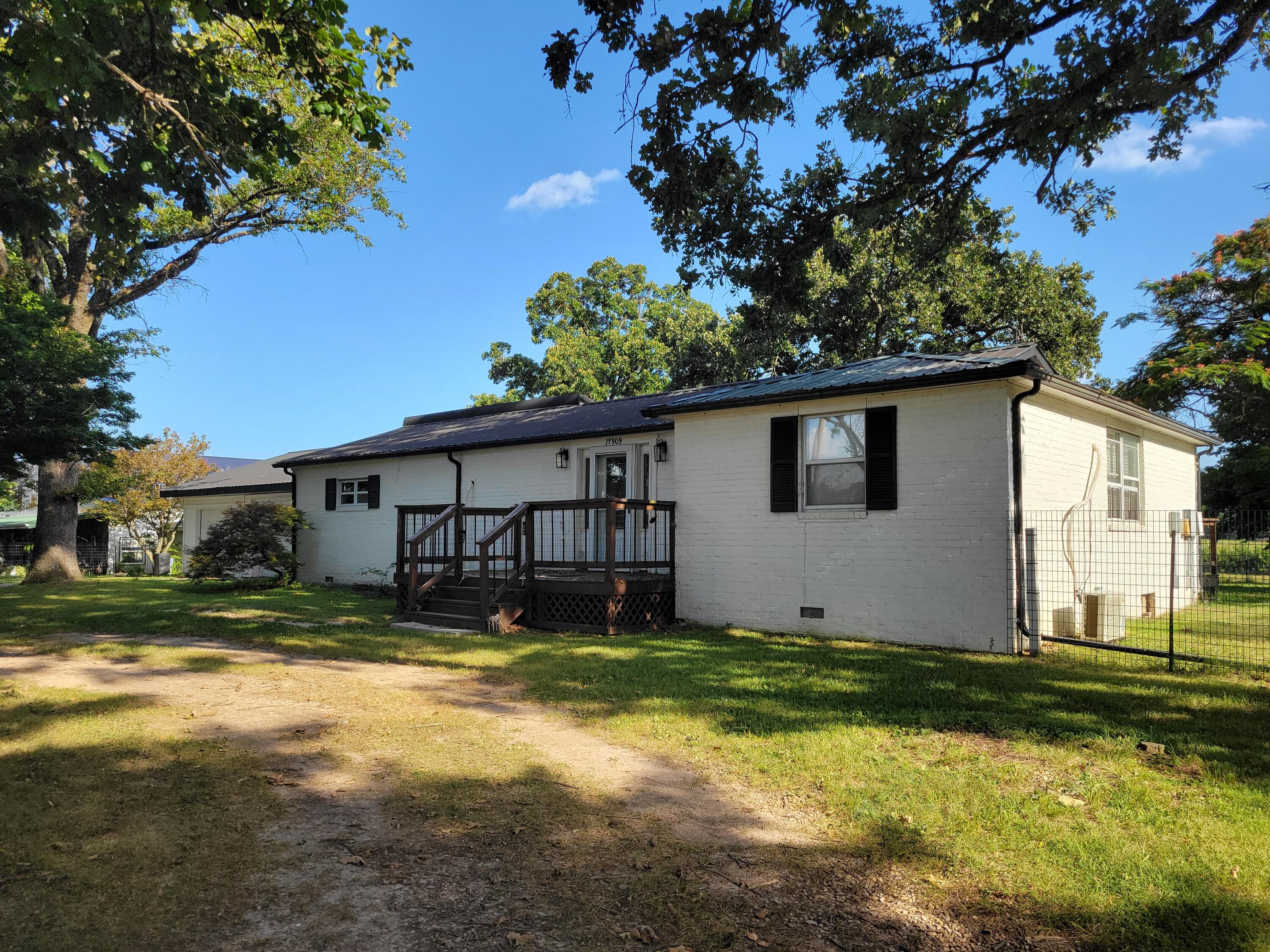 17909 Locust Road Neosho, MO 64850 - Photo 9 of 38 20260720_174047