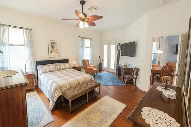 a en suite bathroom with a sink and a mirror